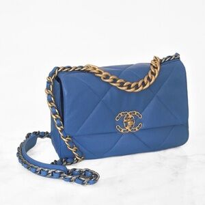 $6,900 CHANEL 19 Flap Bag Medium Blue 21P Excellent Condition